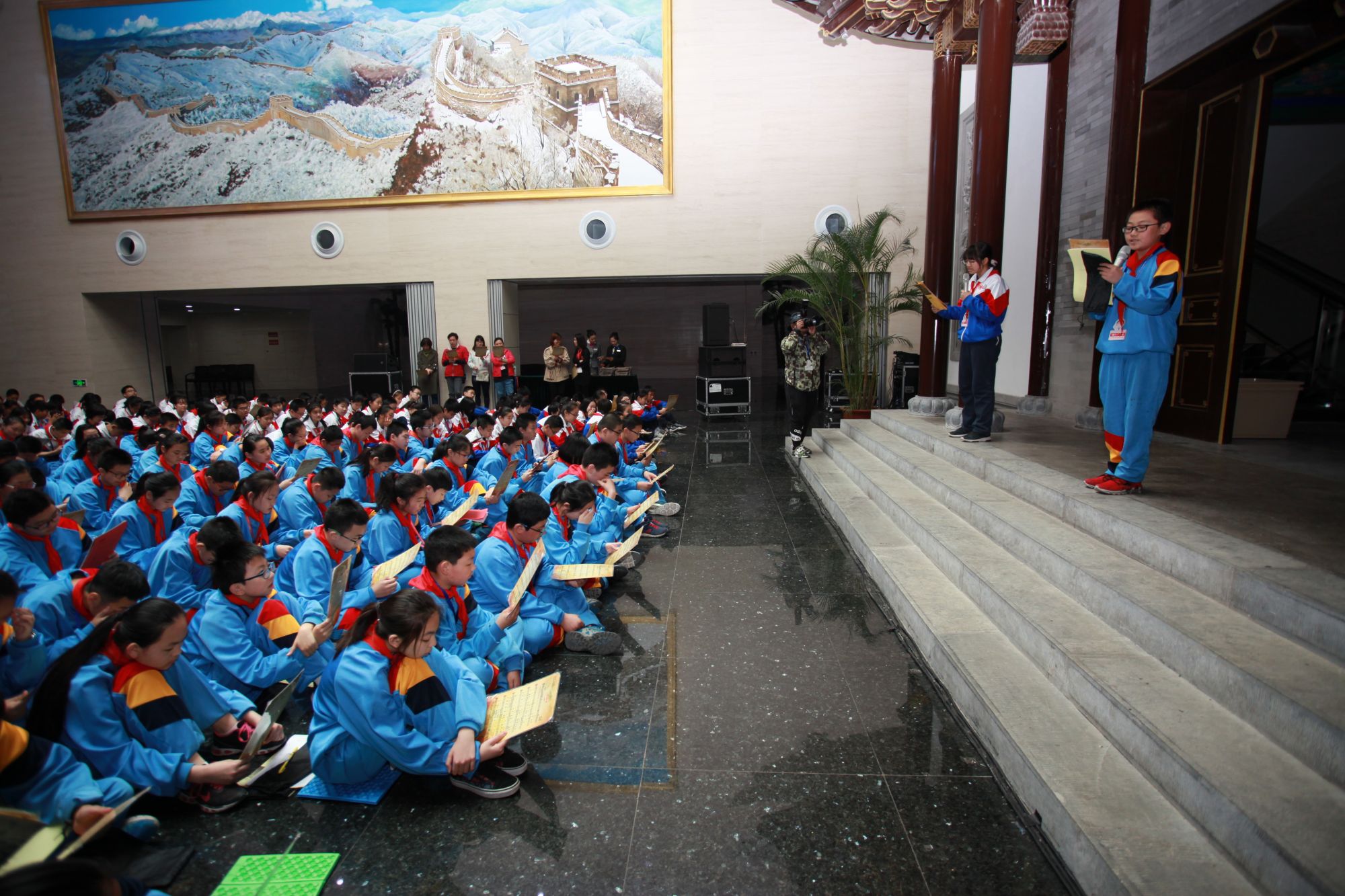 学英烈事迹 诵抗战家书 做红色传人4