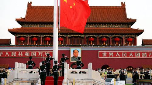 朗悦师生观升旗 凝心共铸爱国魂