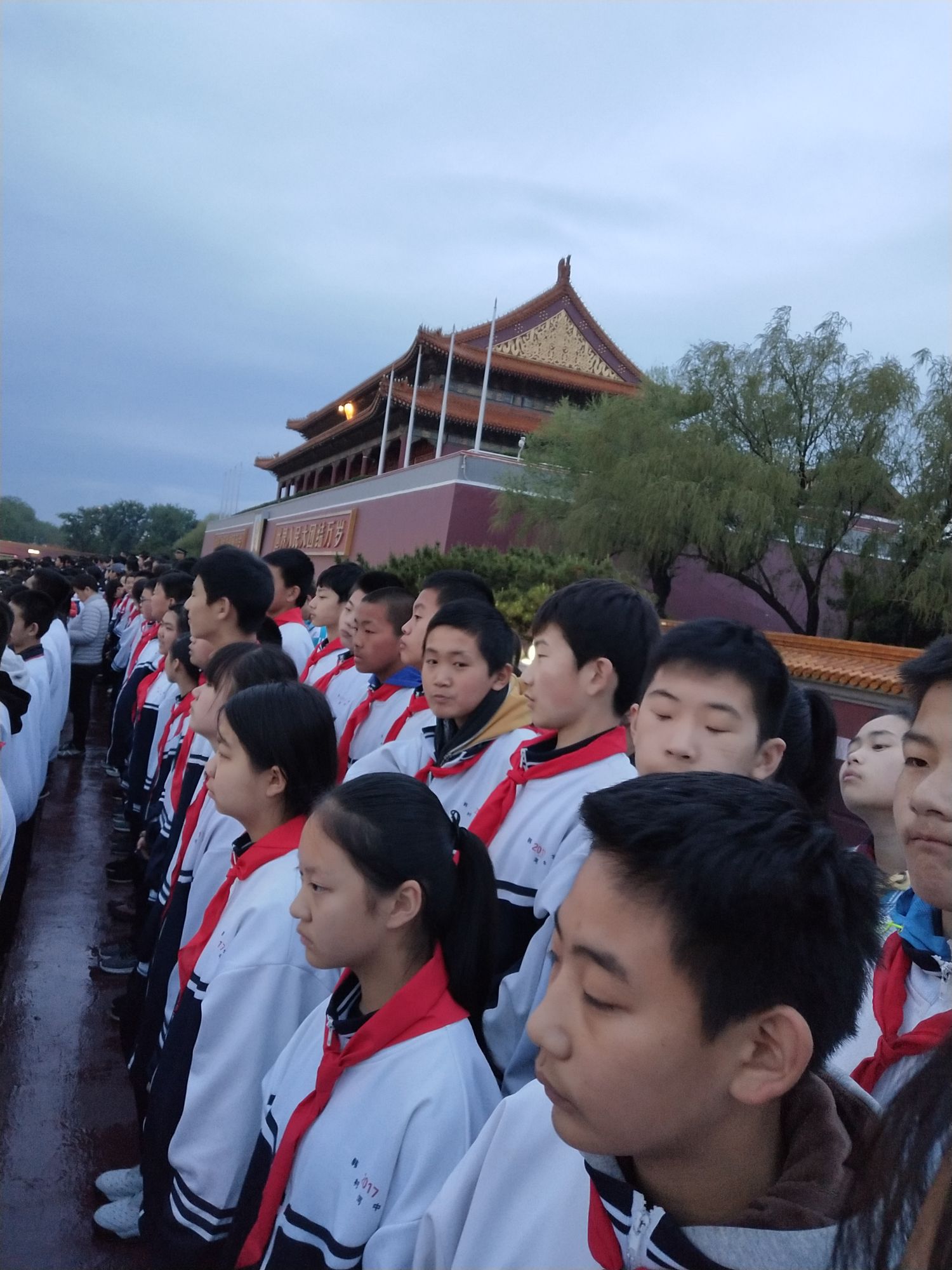 韩村河中学参加天安门广场升旗仪式