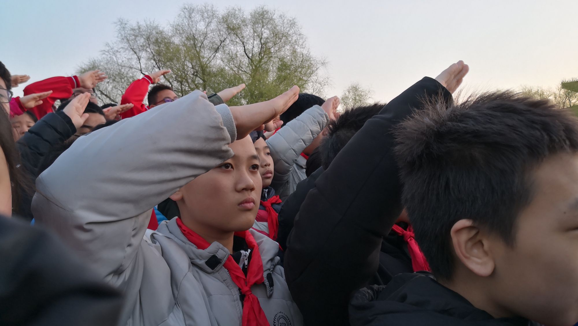 参与升旗仪式  感受神圣庄严