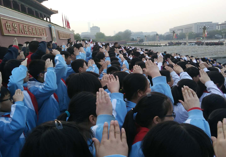 西集中学参加天安门升旗仪式