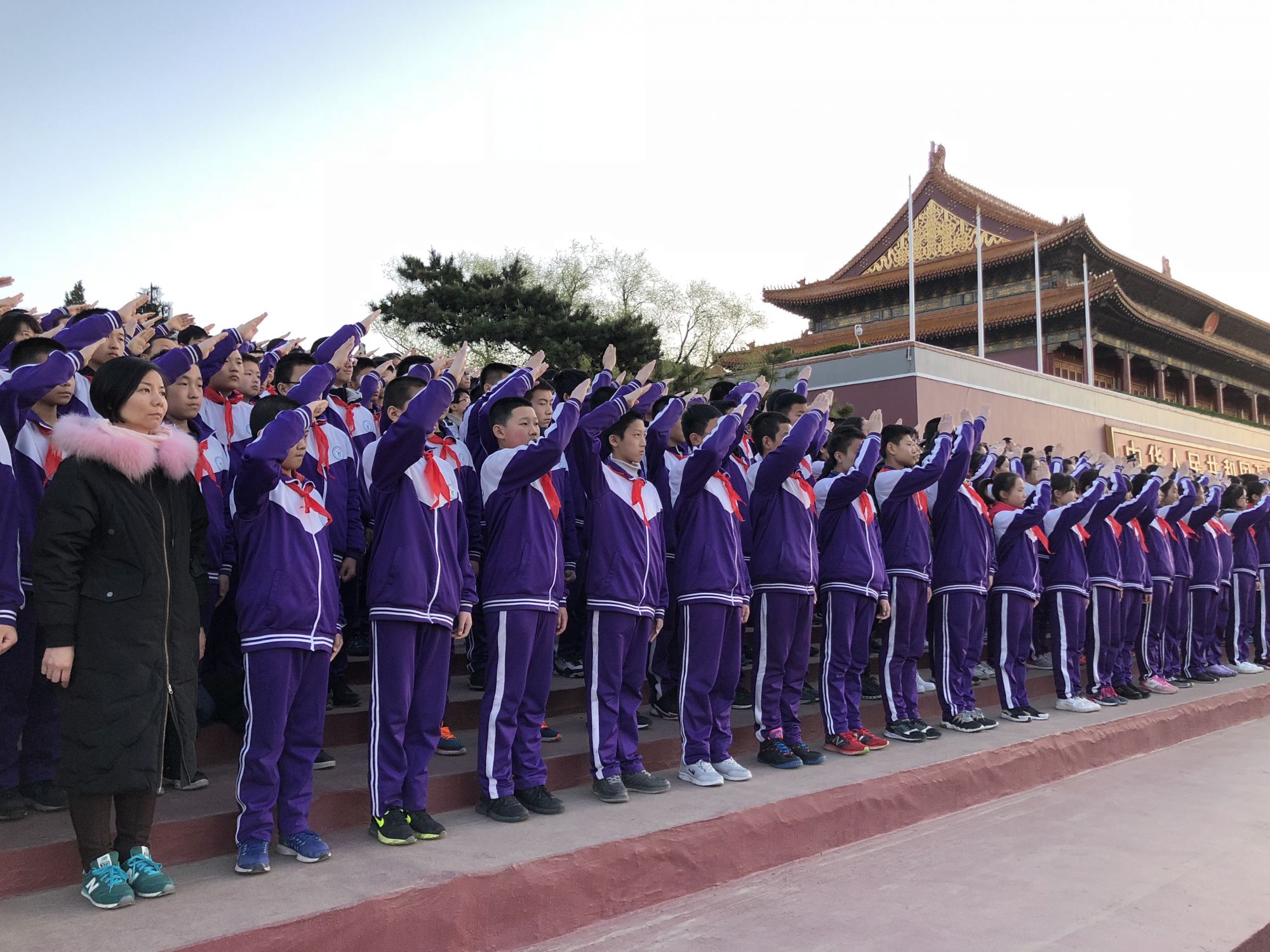 马驹桥学校学生参观天安门升旗活动