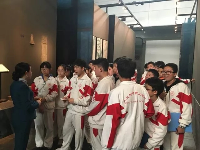 人大附中西山学校走进首都博物馆