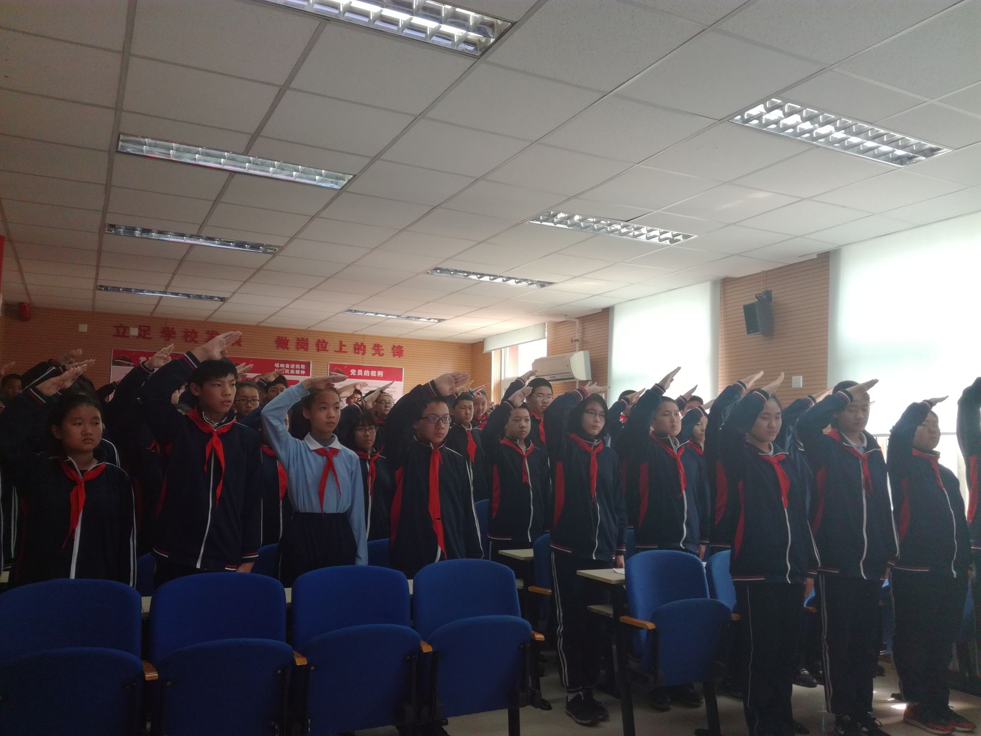 中国教科院朝阳实验学校参加天安门升旗仪式