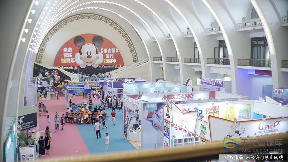 2018中国童书博览会发起每天1小时 为爱伴读