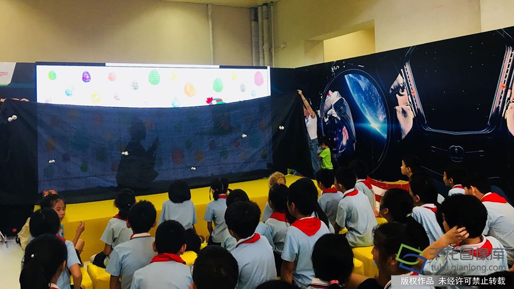 2018中国童书博览会发起每天1小时 为爱伴读