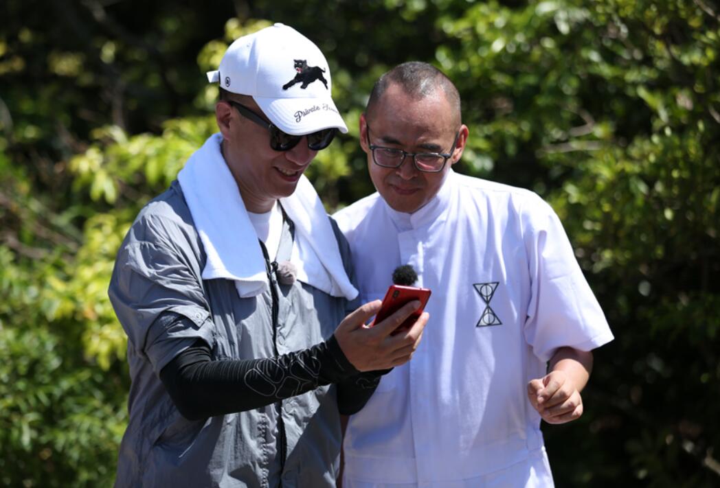 《极限挑战》收官夜寻找张艺兴 极挑团秘境大