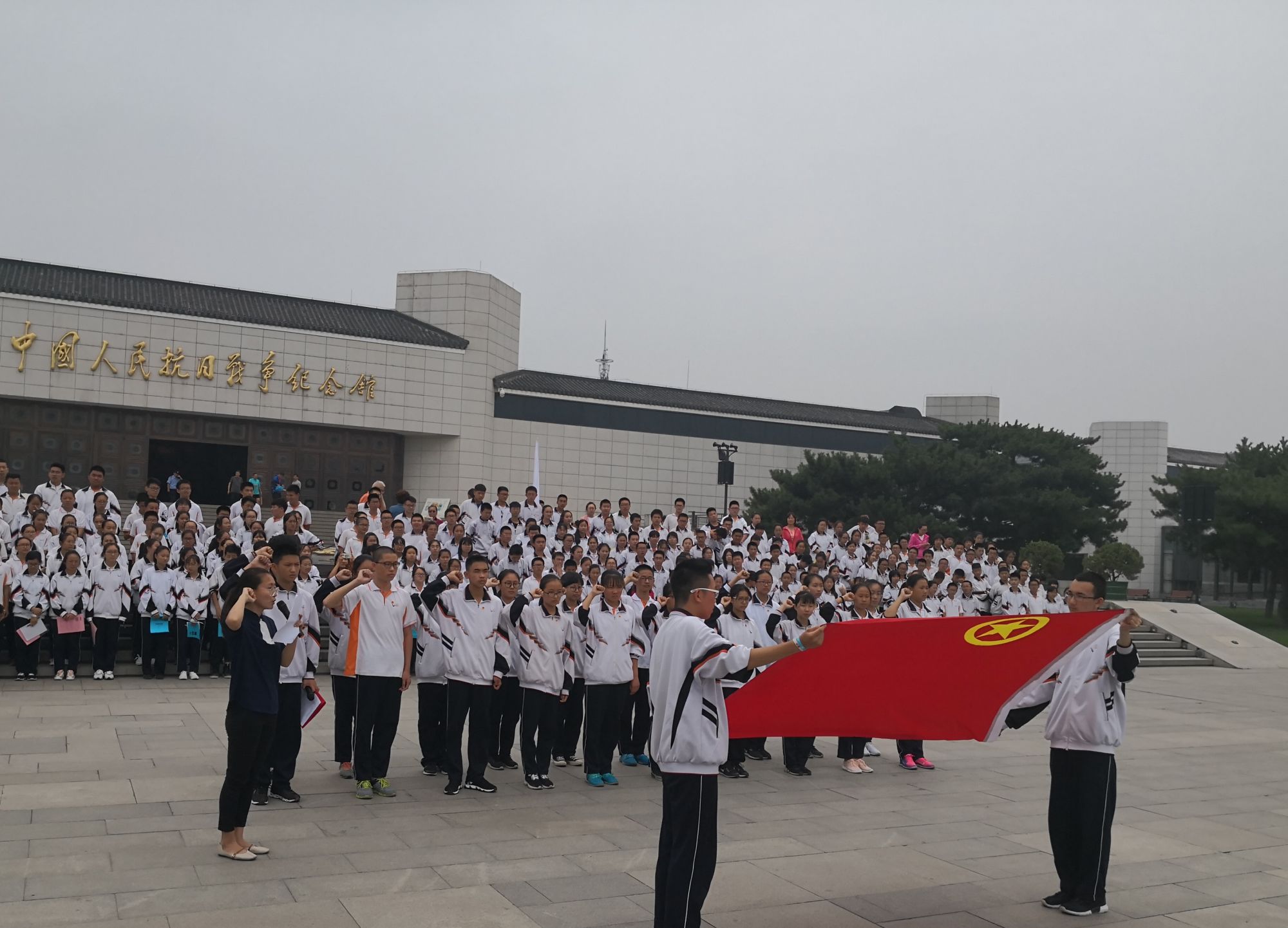 铭记历史 唱响青春