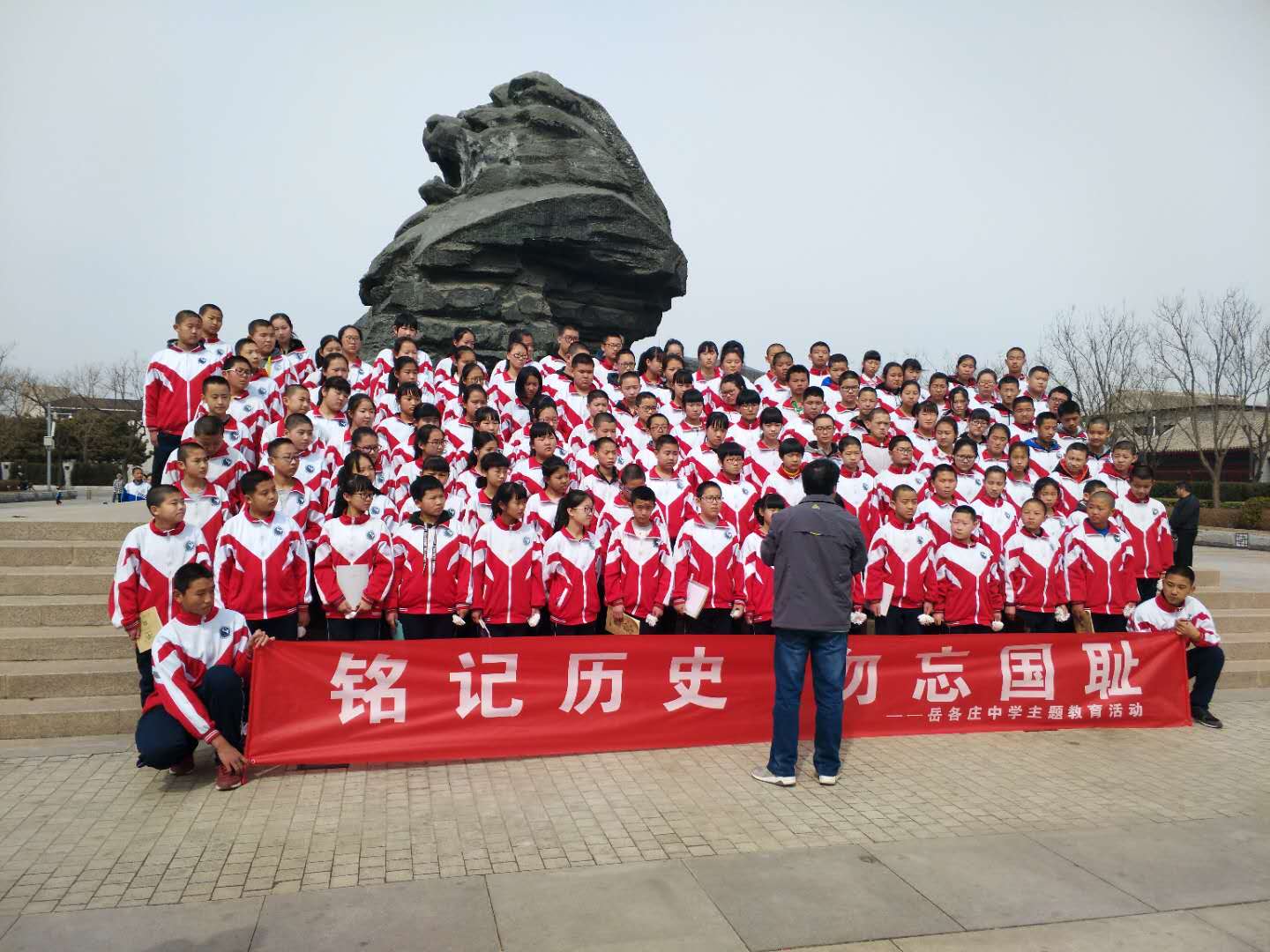 缅怀先烈 铭记历史