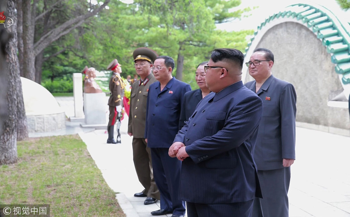 金正恩凭吊毛岸英等中国人民志愿军烈士:朝鲜