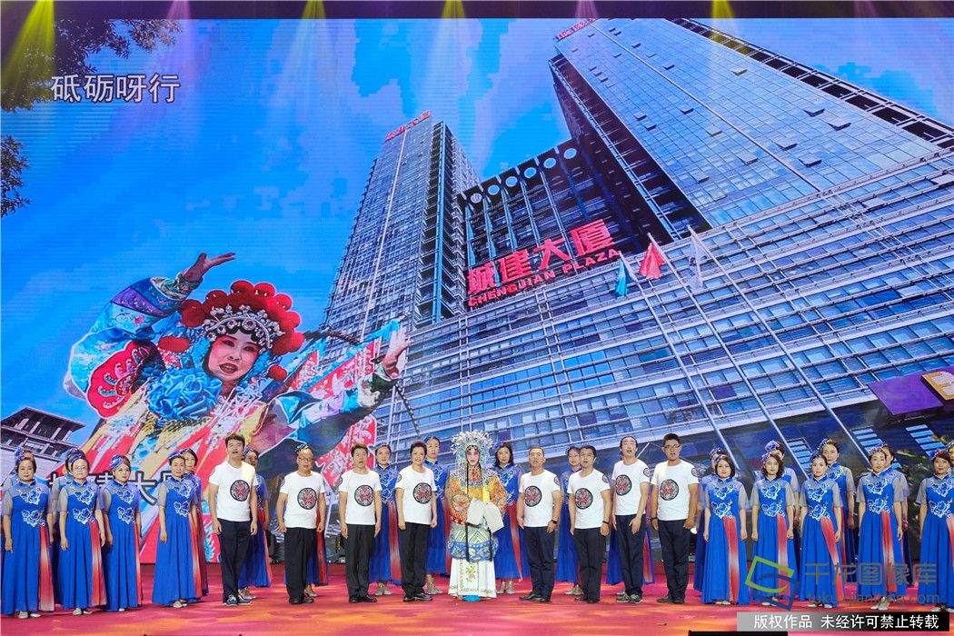 7月27日下午，北京城建集团举办第二届企业文化周大会。图为企业职工自编自导自演的节目：国匠风采