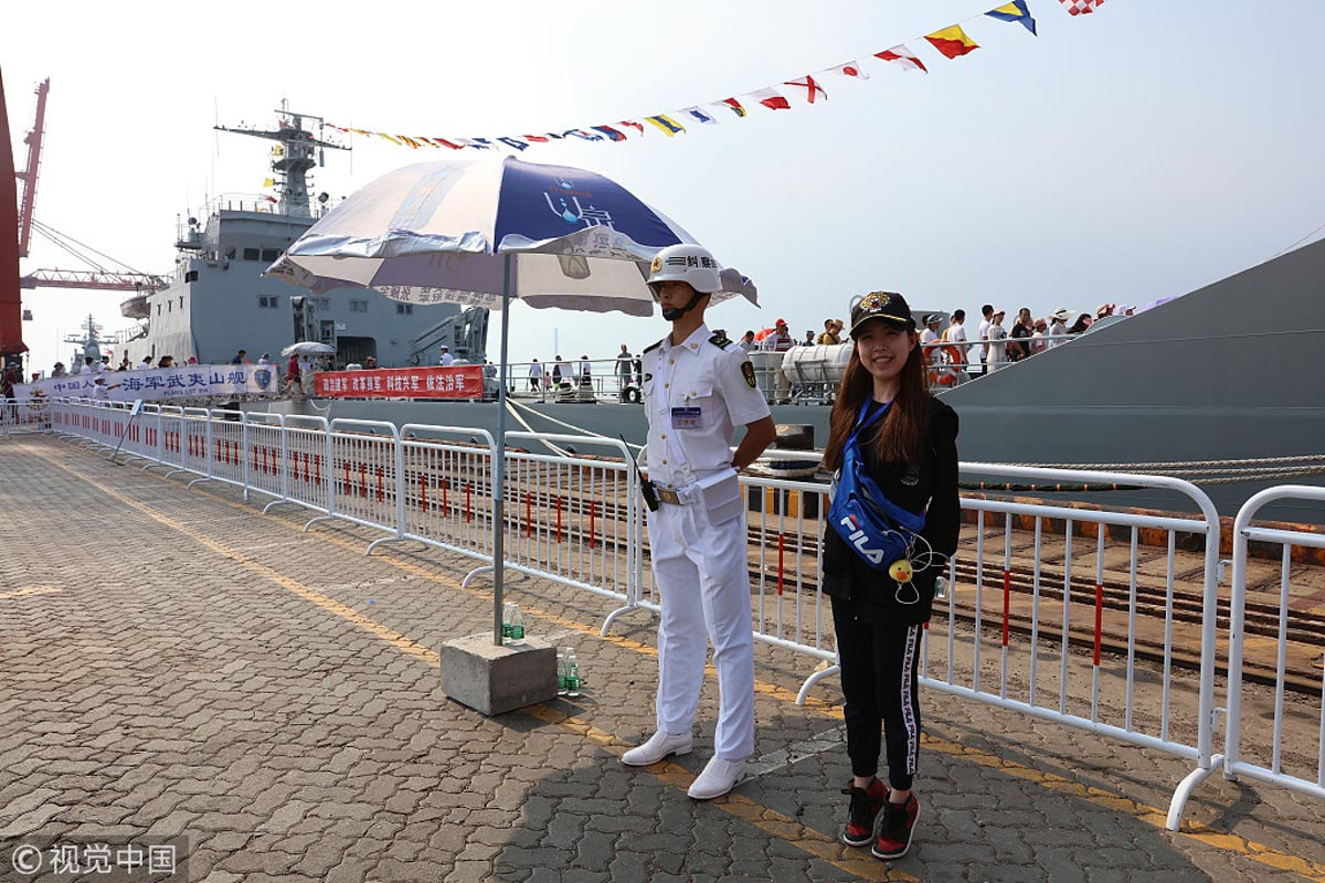 2018年7月30日,中国海军多型主力战舰在福建