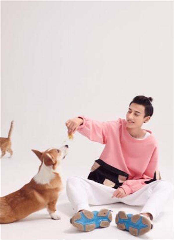 校长张驰入驻唱吧音乐人 神曲爆红后蓄力新能