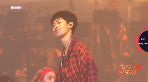 李宇春美颜赛道斯外戈酷狗大热!他会是冠军吗?