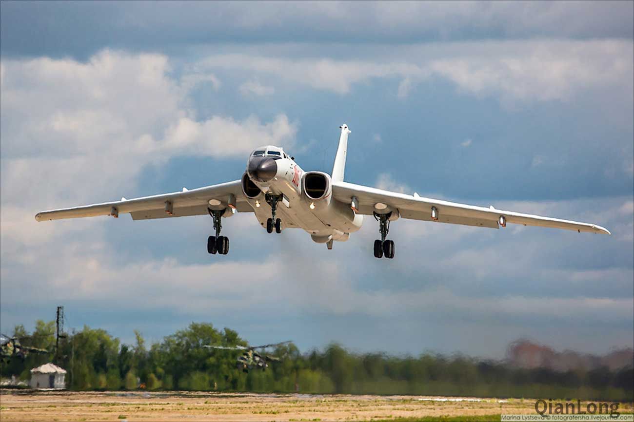 中国空军献技航空飞镖赛场 独特视角看中国空