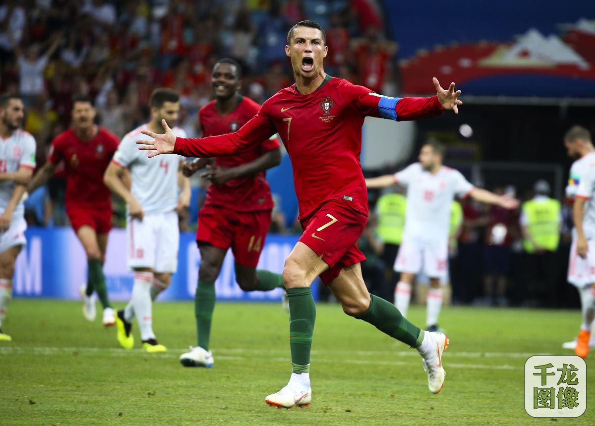 001-2018年6月15日，葡萄牙队7号C罗庆祝在与西班牙队比赛中的进球 刘占坤 摄