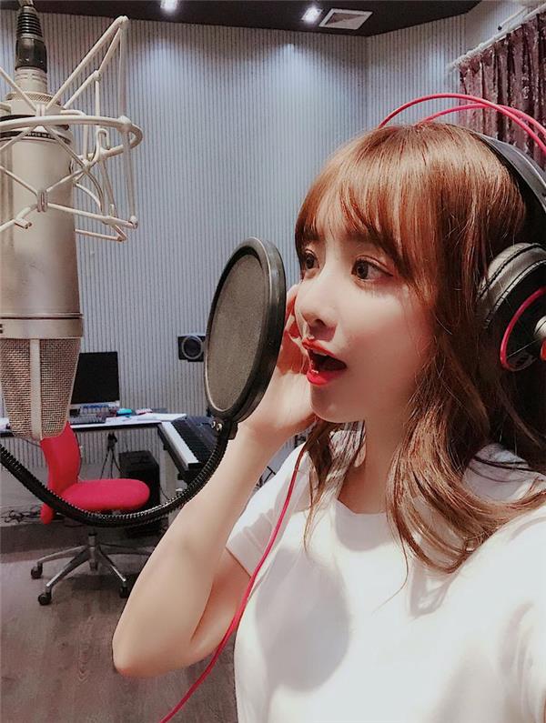 一首歌曲串烧吸粉百万 酷狗主播兔子牙在短视