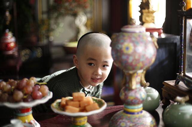 《如懿传》六阿哥永瑢上线 池徐轩哲乖萌出镜