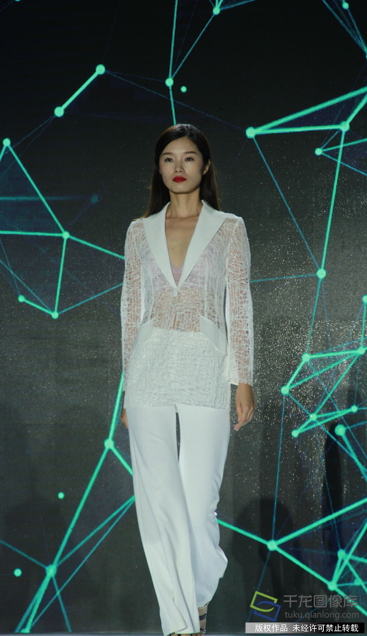 WX20180919-215612@2x