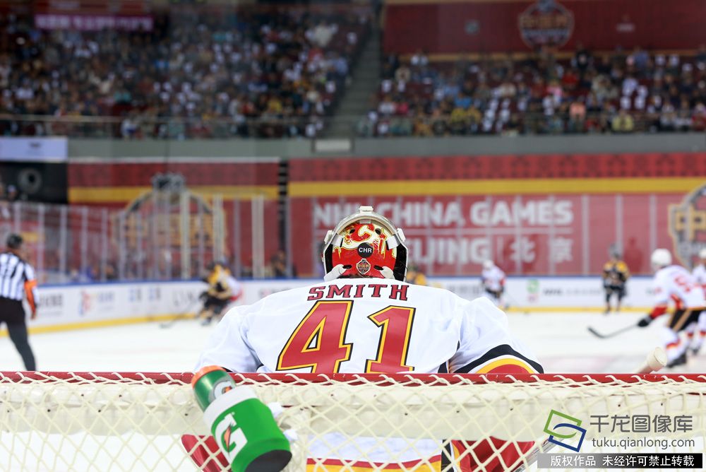 9月19日,2018年NHL中国赛北京站在五棵松体育馆迎来了收官之战。图为比赛现场。千龙网 张龙 摄