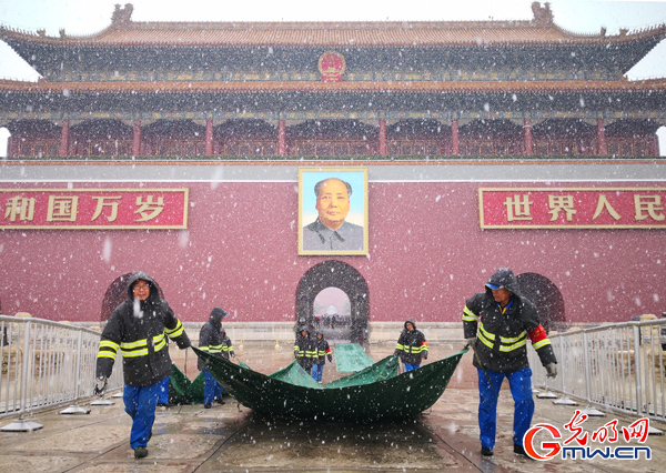 【中国梦•践行者】这样一群早出晚归的“马路天使”,扮靓天安门广场迎国庆丨动图 【中国梦•践行者】这样一群早出晚归的“马路天使”,扮靓天安门广场迎国庆丨动图