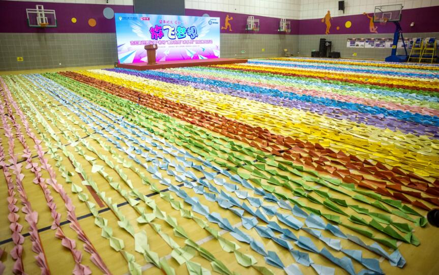 向国庆献礼:万千纸飞机书写梦想 儿童手工游戏