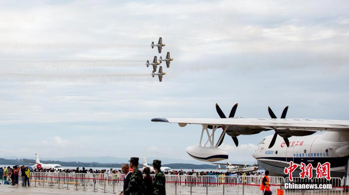 AG600大型水陆两栖飞机亮相2018荆门爱飞客