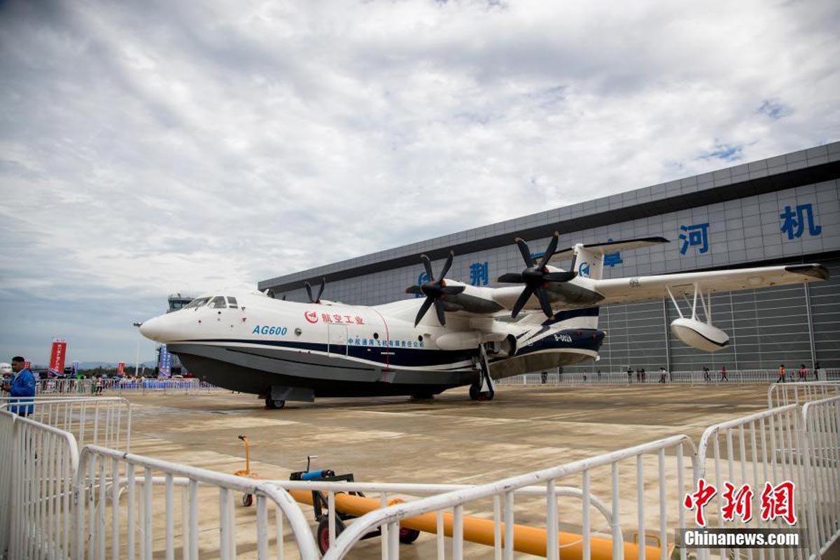 AG600大型水陆两栖飞机亮相2018荆门爱飞客