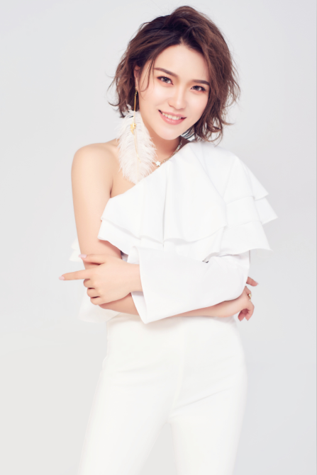 酷狗平台助力兔子牙华丽转身 昔日平面模特唱