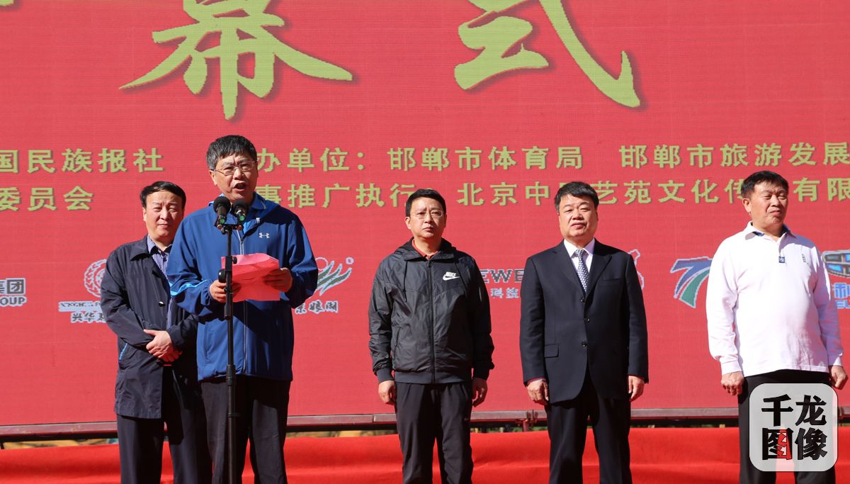河北省体育局副巡视员王春在开幕式上讲话。李红星摄影