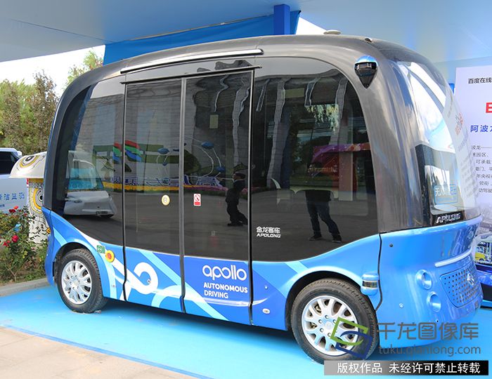 双创周北京会场的无人车展示