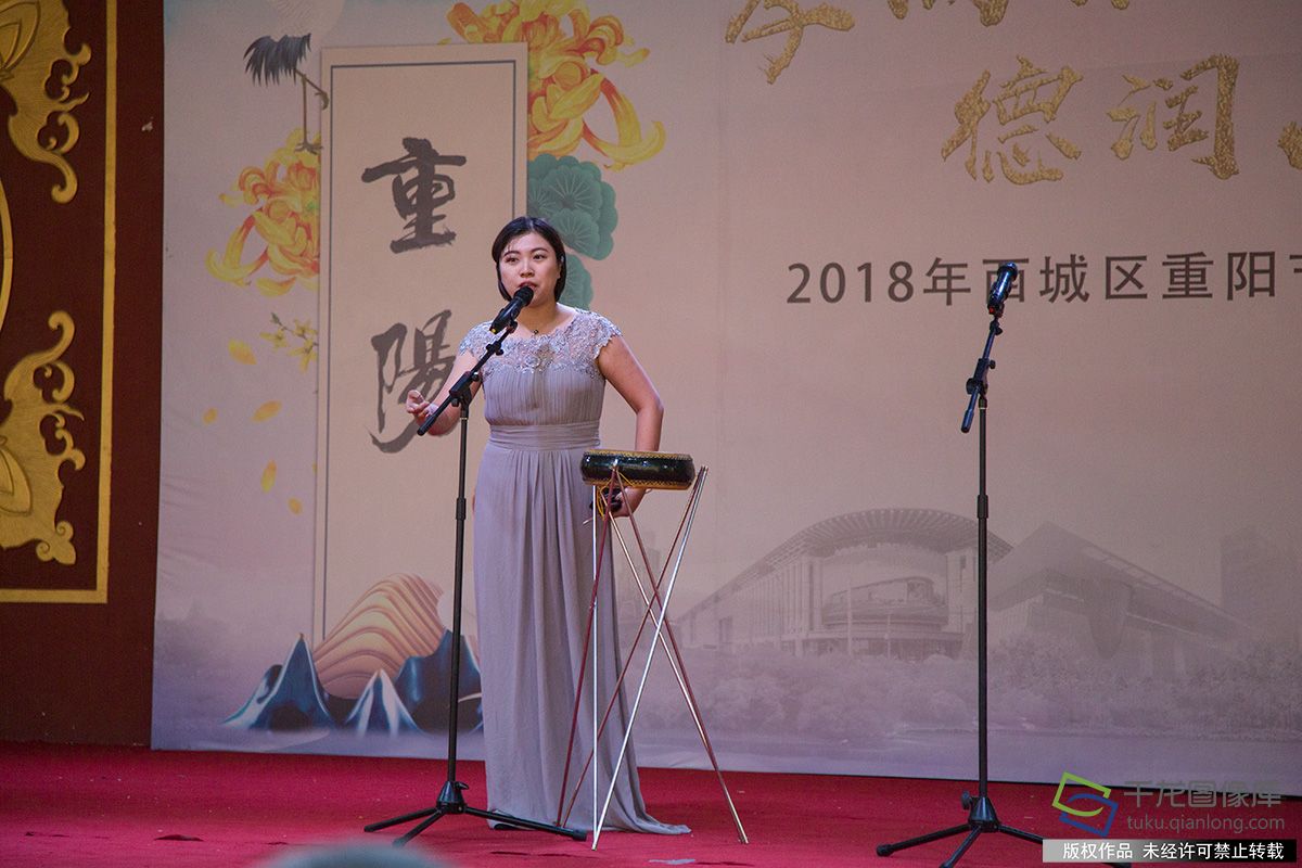 我们的节日·重阳|看大戏猜灯谜 老人大观园里过重阳