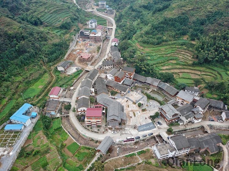 清水村隶属于湖南省邵阳市新邵县坪上镇,位于