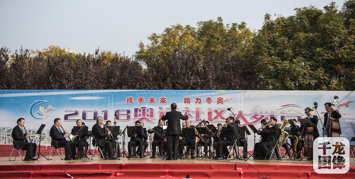 老战友军乐团表演 