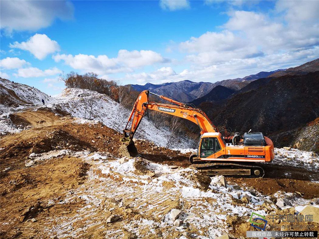 高山滑雪中心雪后施工现场