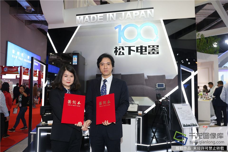 11月7日，聚鲨环球精选在2018中国国际进口博览会现场与虎牌、松下、米技三大国际品牌正式达成深度合作