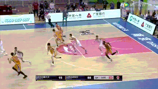 动图四：穆罕默德全场奔袭单臂劈扣