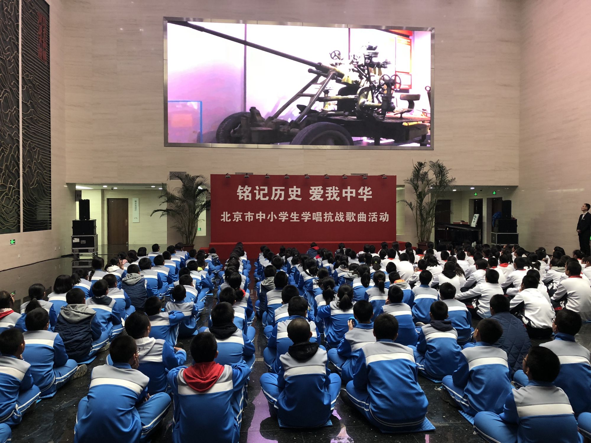 铭记历史 缅怀先烈 珍爱和平 开创未来
