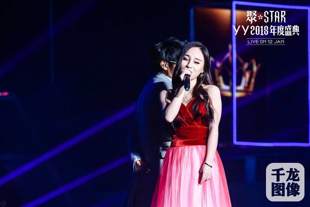 主播沈曼与曹格合唱《梁山伯与茱丽叶》