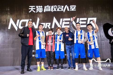 炎亚纶范丞丞演绎现实版《灌篮高手》，带火了胸前的小熊爪
