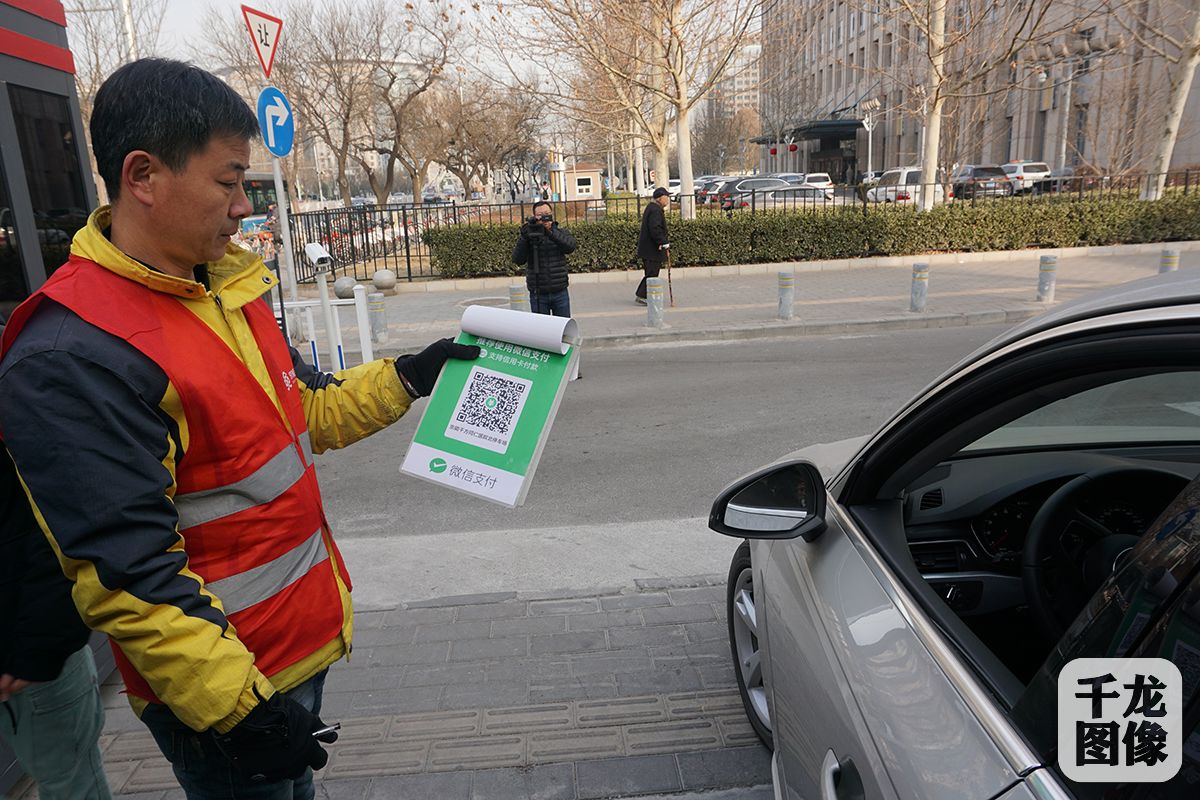 北京市建国门街道启用立体停车楼 推行差异化