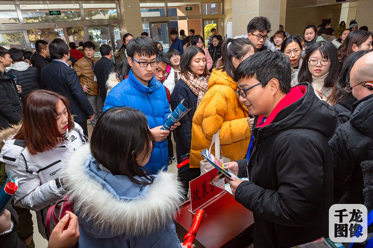 平谷区委组织部部务委员孙靖在现场表示，据我们了解，大部分实习生是有回乡就业意向的，搭建学生回乡实习平台，不仅仅是帮助学生们提高素质能力，还能够让学生和组织提前建立起联系，双向深入地了解，对于大学生回流、提前培养是有很好促进作用的。