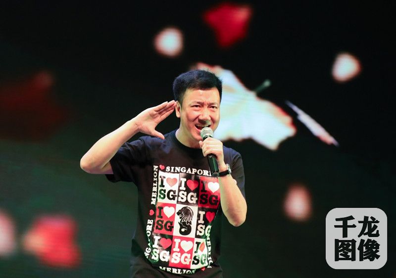 颂今中国风演唱会唱响新加坡 冰糖葫芦向狮城观众拜年