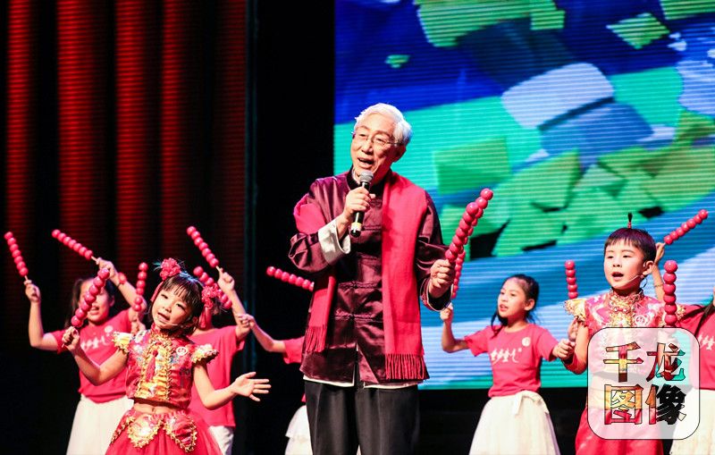 颂今中国风演唱会唱响新加坡 冰糖葫芦向狮城观众拜年