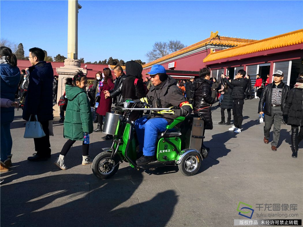 春节期间，北京环卫集团北京机扫公司天安门环境服务中心将加大对金水桥前、安检口等区域的清扫保洁作业力度和巡查频次。