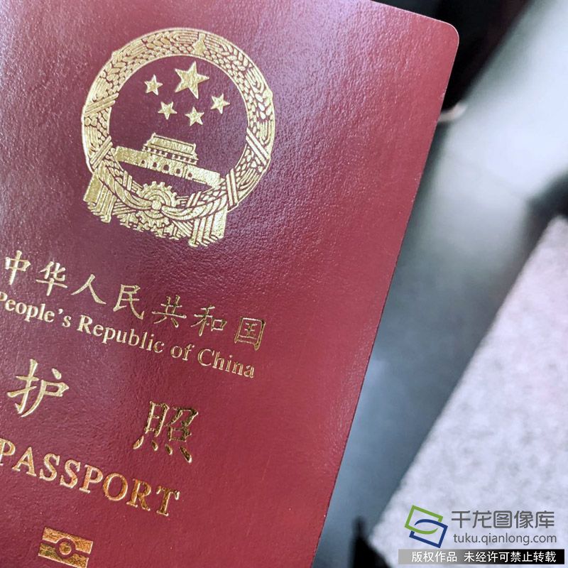 给自己的护照露个面。千龙网发 詹佳慧本人提供