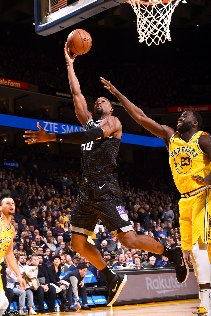 巴恩斯突破上篮