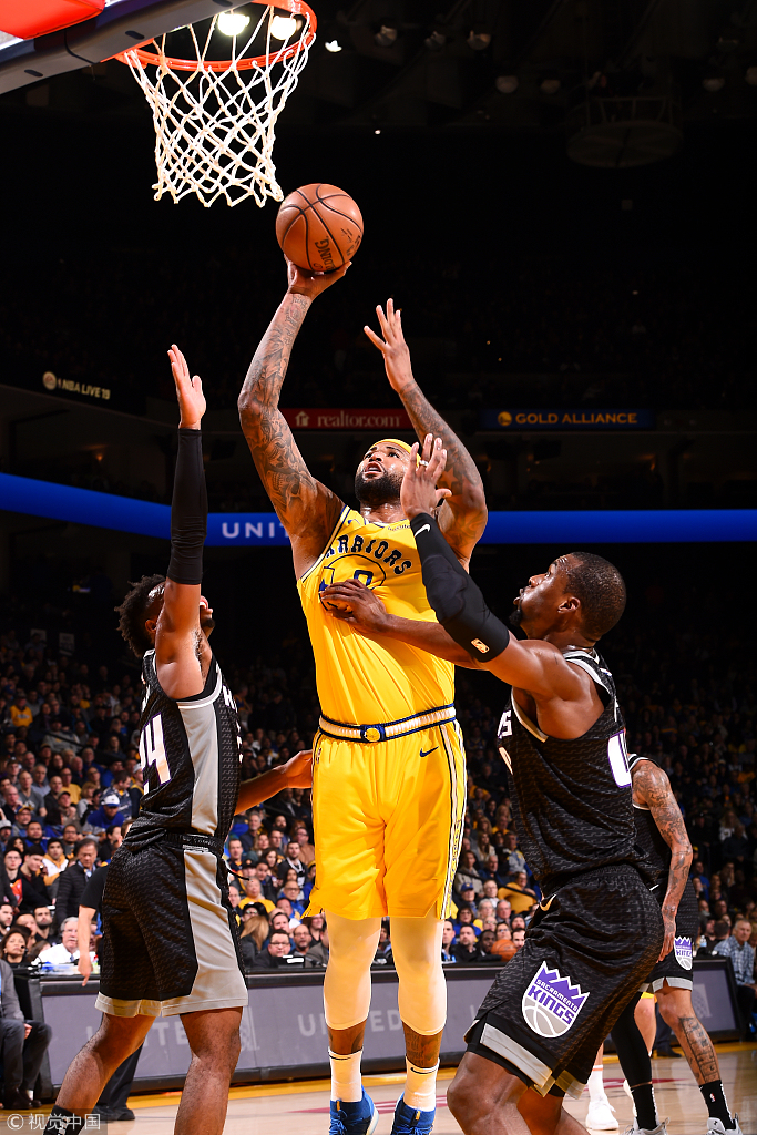 考辛斯篮下强起