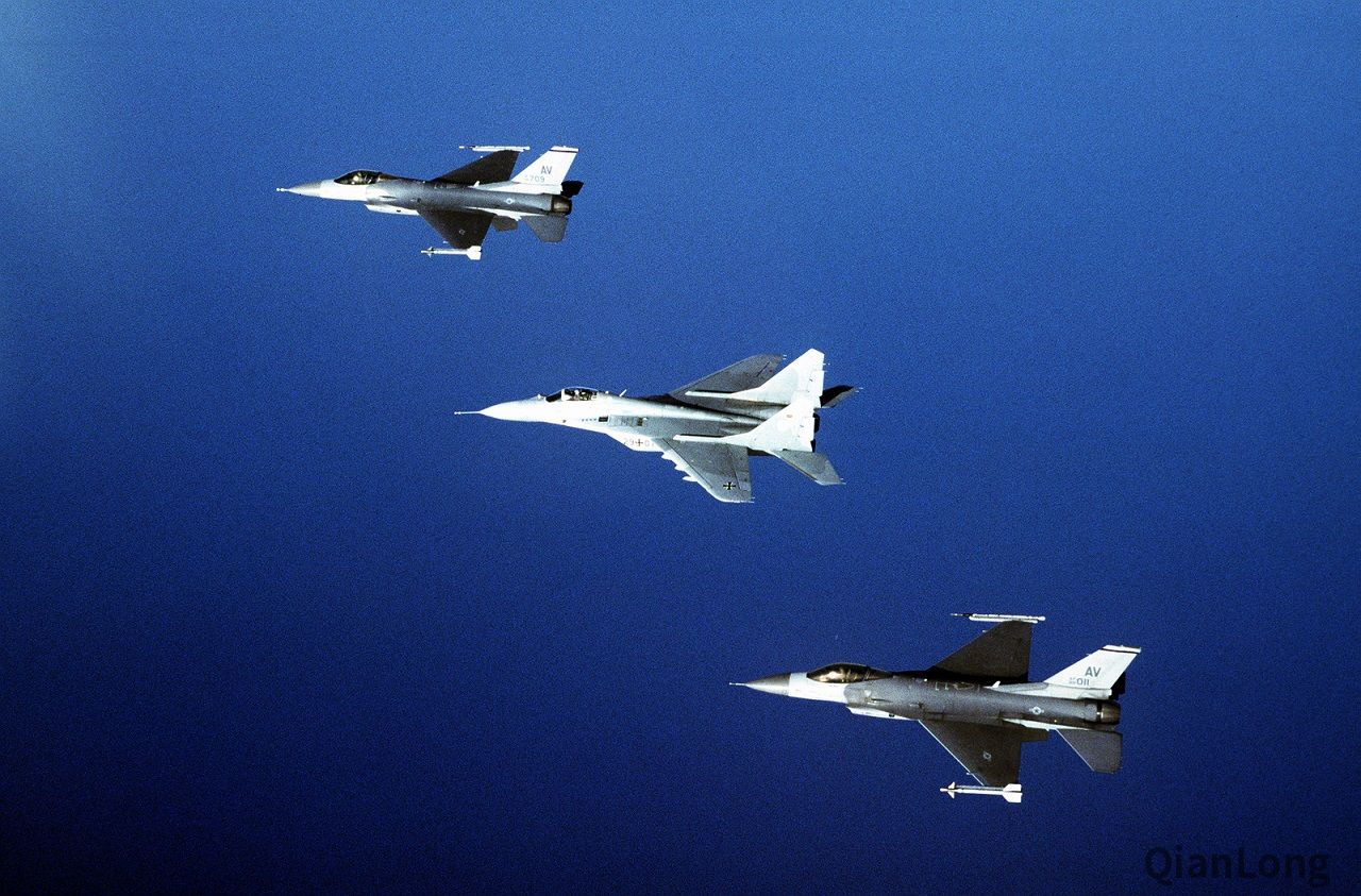 同F-16联合演习的德国米格-29战斗机 此时两德