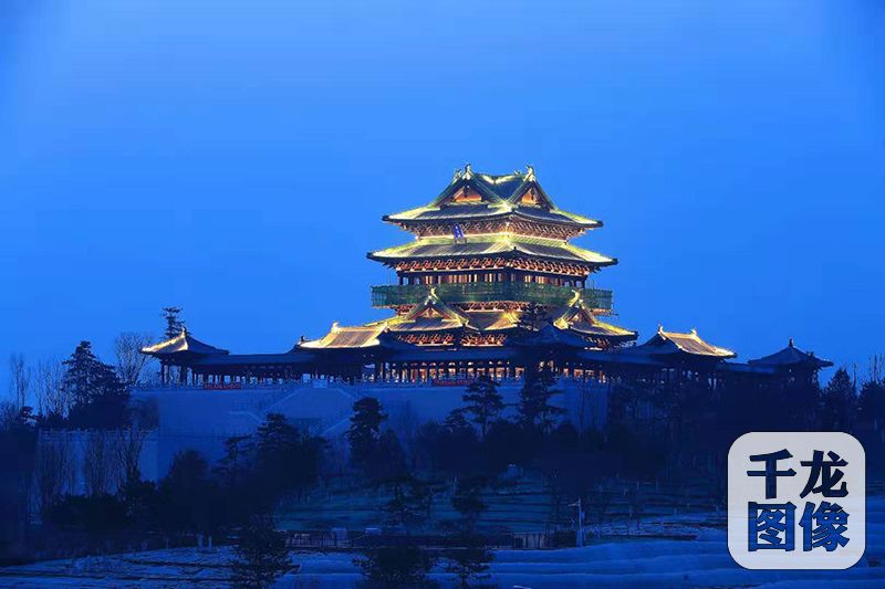 3月29日,2019北京世园会将迎来倒计时30天。图为永宁阁夜景。千龙网发
